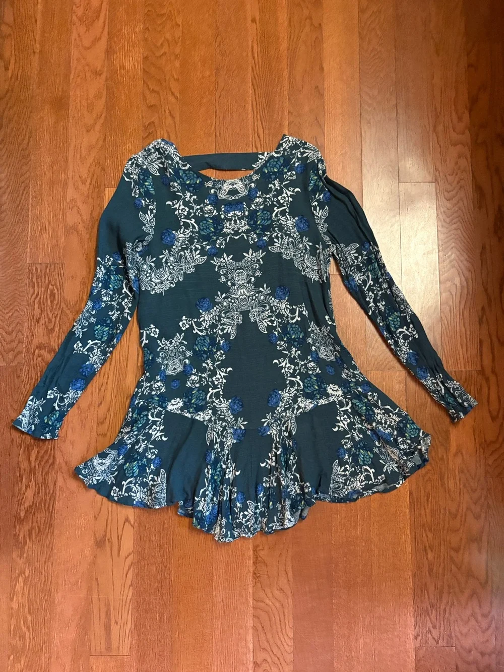 Free People Smooth Talker Tunic Mini Dress. blue/white floral mini dress. XS